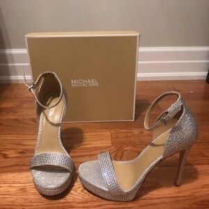 MICHAEL KORS Jordyn Platform Sandal ONLY WORN ONCE (PERFECT Condition)